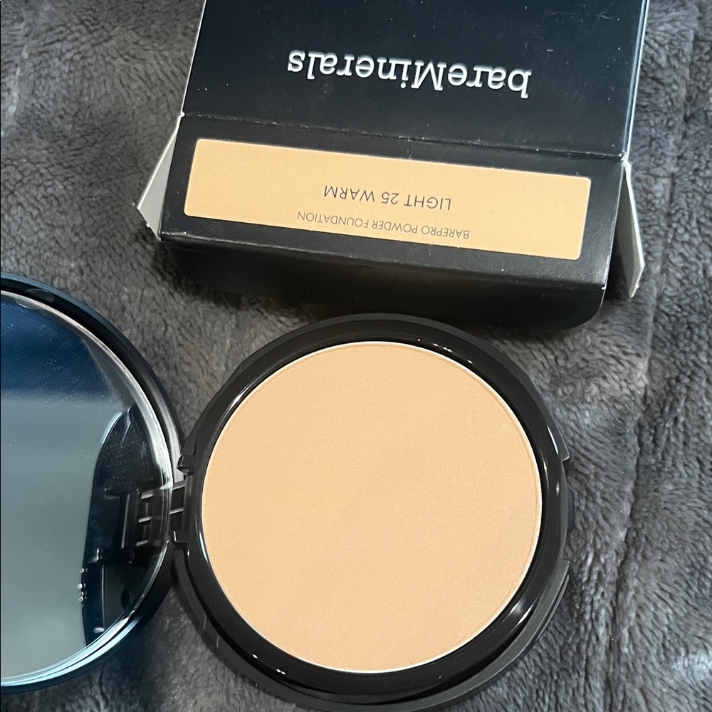 bareMinerals Light 25 Warm Powder Foundation